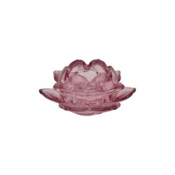 Rosa fyrfadsstage i farvet glas formet som en �ben lotusblomst med brede kronblade fritlagt p� hvid baggrund.