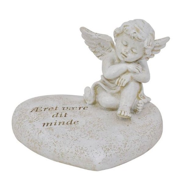Et produktbillede p� hvid baggrund af en sovende hvid engel der sidder p� et hjerte af sten med teksten �ret v�re dit minde Figuren fra La Vida m�ler ti komma fem centimeter i h�jden og elleve centimeter i l�ngden og er udf�rt i polyresin med fine detaljer i vingerne og et fredfyldt ansigtsudtryk