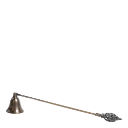 Fritlagt produktbillede af en lang lyseslukker i antik messing look med dekorativt h�ndtag og klokke, vist p� en hvid baggrund.