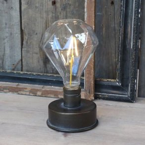 Batteridrevet bordlampe fra Chic Antique i zink med diamantm�nstret glasp�re.