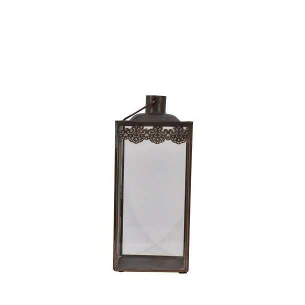 Stor antikbrun jernlanterne p� 29 cm med m�nstret kant �verst og en praktisk hank til oph�ng, vist p� hvid baggrund.