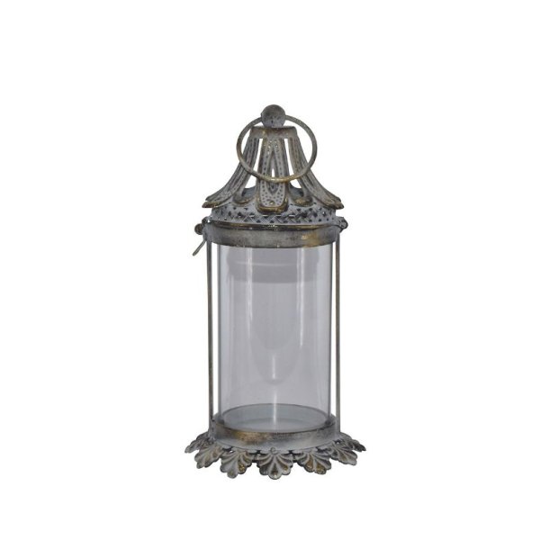 En eksklusiv og klassisk rund glaslanterne med et dekorativt stel i patineret jern med antik guld-finish, der har et fint m�nstret topstykke og en solid ring til oph�ng.