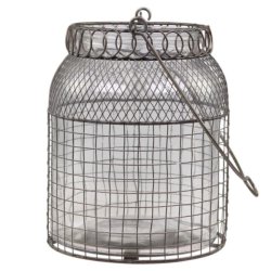 En stor Fil de Fer lanterne i patineret jern med klart glas og hank. Den st�r p� en hvid baggrund.