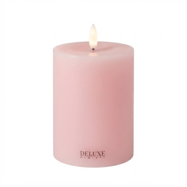 Fritlagt produktbillede af det mindste rosa LED-bloklys p� D 7,5 cm x H 10 cm p� hvid baggrund.