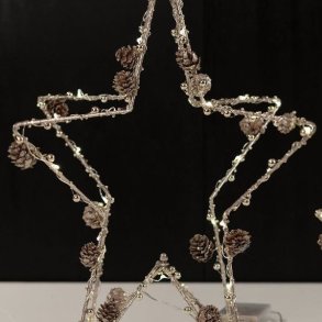 La Vida julestjerne i guld metal med 20 LED-lys og timer-funktion.