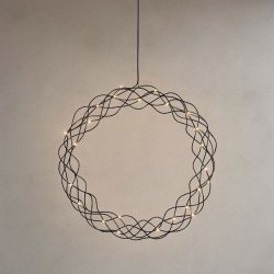 Krans sort kr�llet med 30 dew drops lys 