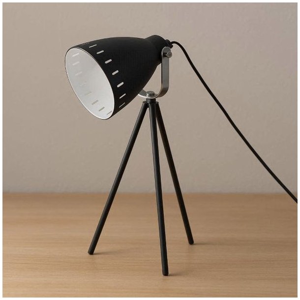Mat sort trebenet Leitmotiv Mingle bordlampe med justerbar sk�rm og s�lvdetaljer.