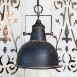loftlampe i sort metal med r�t industrielt fabriks-look.