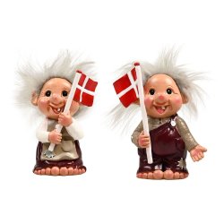 Sm� f�dselsdagstrolde med Dannebrog, Alvilda og Conrad i h�jden 10 cm.