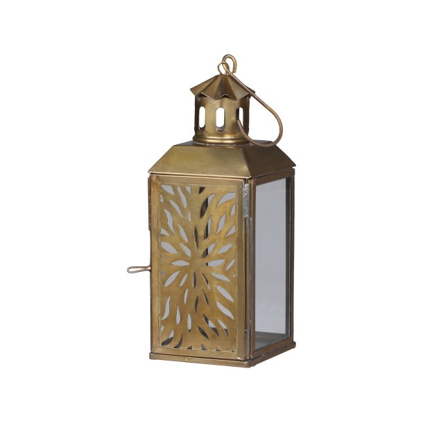 En lille firkantet lanterne i patineret messing med udsk�ret blomsterm�nster og glassider vist p� en hvid baggrund.