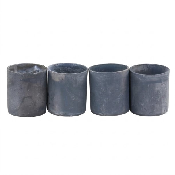 Fritlagt produktbillede af fire sm� runde magnetiske lysholdere i antique zink opstillet p� r�kke p� hvid baggrund.