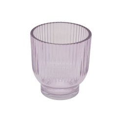 Lille Marly fyrfadsstage og vase i lavendelfarvet rillet glas (H9,5 cm) fritlagt p� hvid baggrund.