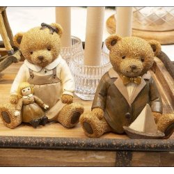 Brun La Vida bamsefigur med henholdsvis dukke og leget�jsskib, h�jde 10 cm.