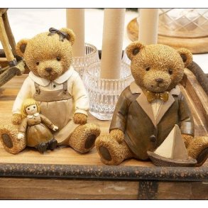 Brun La Vida bamsefigur med henholdsvis dukke og leget�jsskib, h�jde 10 cm.