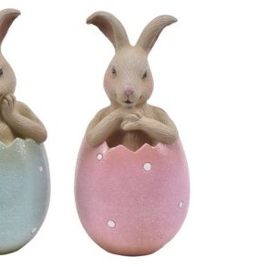 Fritlagt figur af en p�skehare i en lyser�d og hvidprikket �ggeskal p� hvid baggrund.