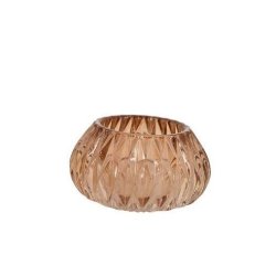 retro-fyrfadsstage-glas-lysebrun En fritlagt rund fyrfadsstage i transparent glas i en fin lysebrun eller ravgul retro-farve. Det dekorative pr�gede m�nster fanger lyset smukt i overfladen. St�rrelse: H6 / D10,5 cm.