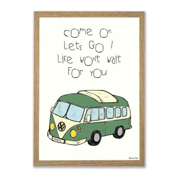 retro-plakat-folkevognsrugbroed-a4-a3 En retro plakat i egetr�sramme med hvid baggrund og teksten Come on Lets Go ! Life wont wait For you skrevet med sort h�ndskrift over en tegning af et klassisk gr�nt og hvidt folkevognsrugbr�d. Plakaten f�s i st�rrelserne A4 - 21.0 x 29.7 cm og A3 - 29.7 x 42.0 cm.