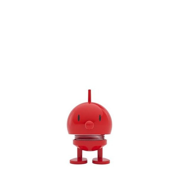 2004-40-baby-bumble-red.jpg En lille klassisk r�d Hoptimist Bumble dreng i plast med en h�jde p� 7 cm og diameter p� 5 cm, vist med opm�rksomme �jne, split p� hovedet og en r�d fjeder, fritlagt p� en ren hvid baggrund.