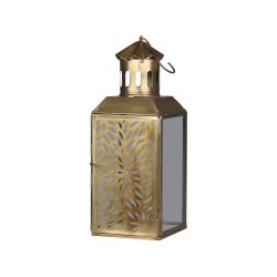 En stor firkantet lanterne i messing-finish med detaljeret blomsterdekor p� fronten vist p� en hvid baggrund.