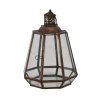 Stor pyramideformet lanterne i m�rkpatineret antikbrunt metal og glas med en dekorativ m�nstret top, vist p� hvid baggrund.