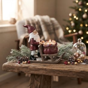 Harvesttime nisse p� sl�de i svensk designet keramik.