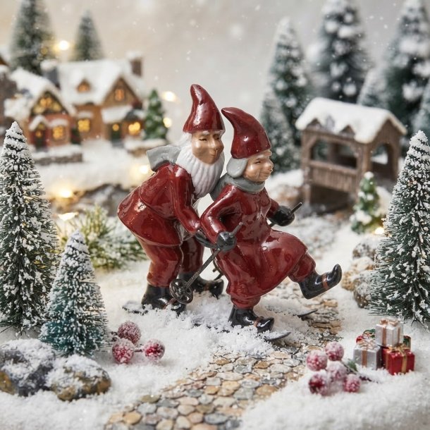 Harvesttime nissepar p� ski i r�de nuancer og svensk designet keramik i julelandskab