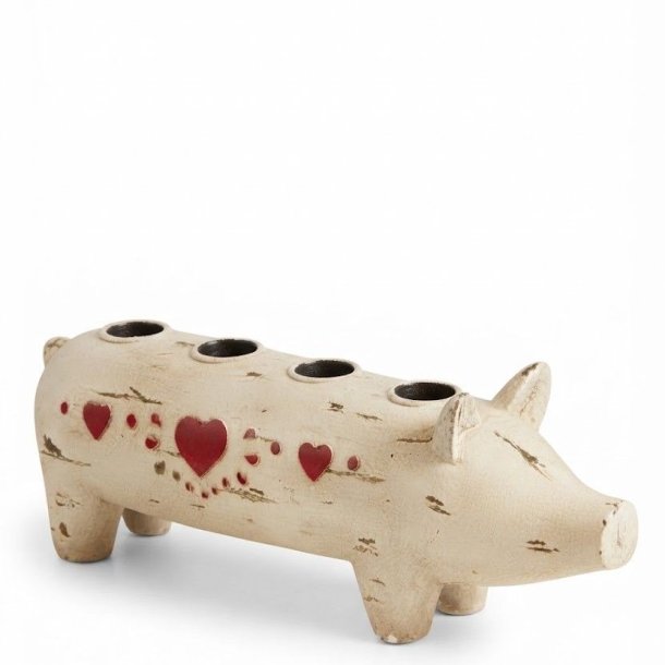 Fritlagt produktbillede af Wilma Gris adventsstage p� H11 og L32 cm i hvid polyresin med r�de hjerter p� ren hvid baggrund.