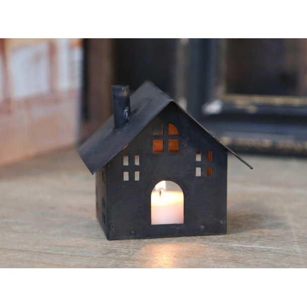 Fyrfadsstage/lys hus med skorsten i metal til fyrfadslys str. H8 x 6 cm