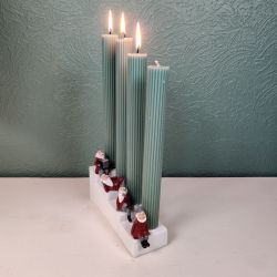 Adventstage med nisser p� trappe 2. sortering