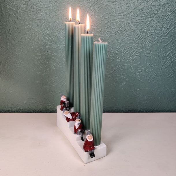 Adventstage med nisser p� trappe 2. sortering